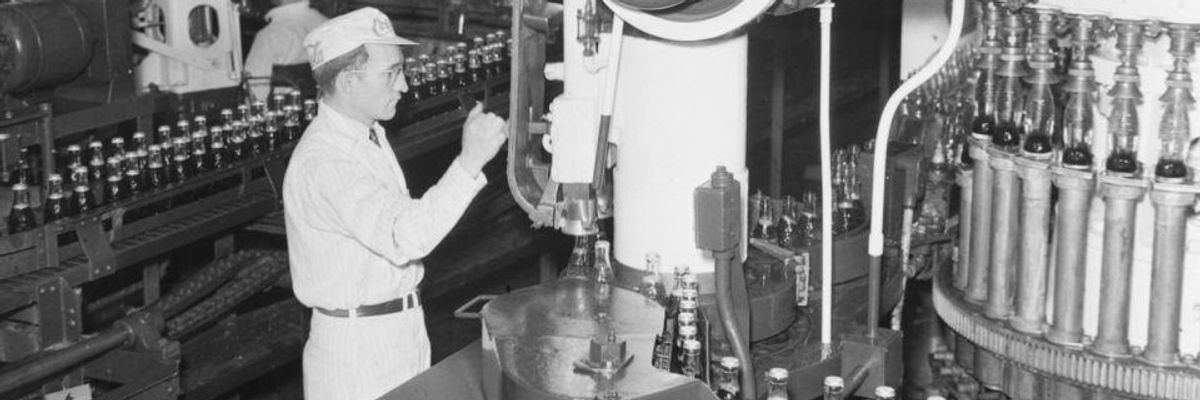 A Coca-Cola palackozó üzeme 1941. január 8-án