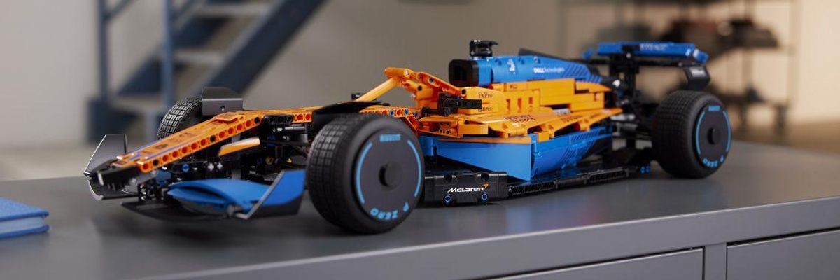 A Lego McLaren F1-es modellautója.