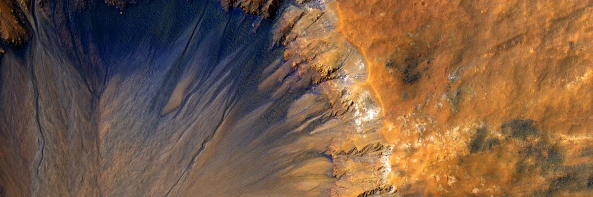 A Mars egyik krátere fentről fotózva