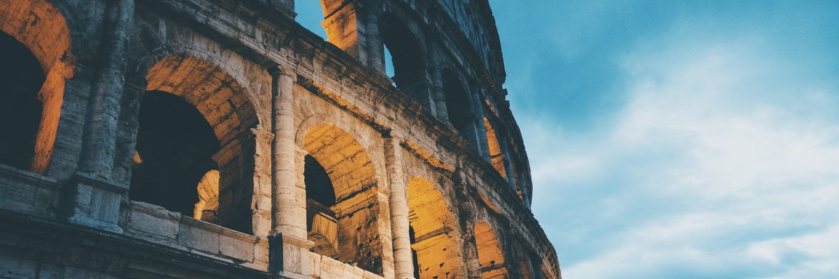 A római Colosseum, mely az olasz főváros egyik legcsodálatosabb és legikonikusabb épülete