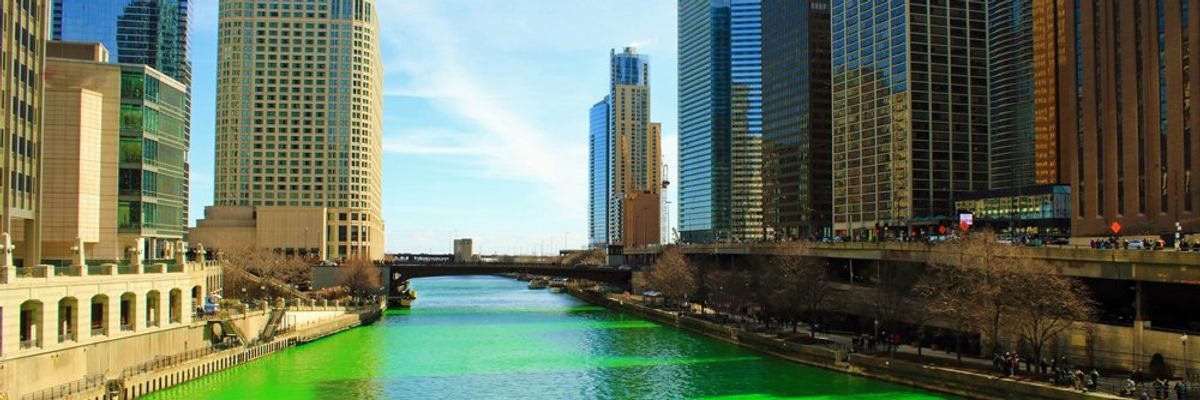 A zöldre festett Chicago-folyó