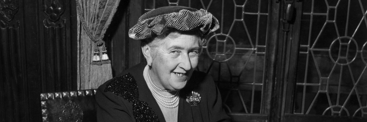 Agatha Christie aláír