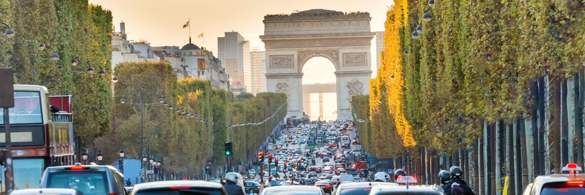 Autós forgalom Párizsban