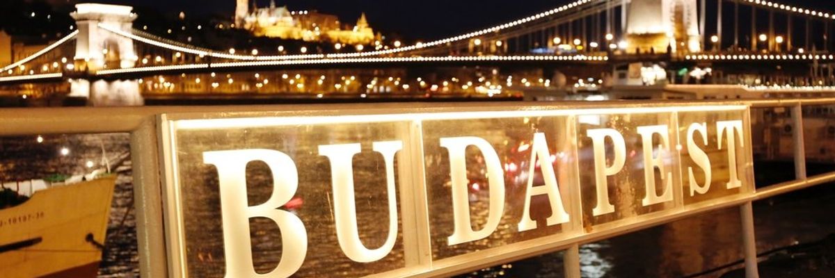 Budapest felirat