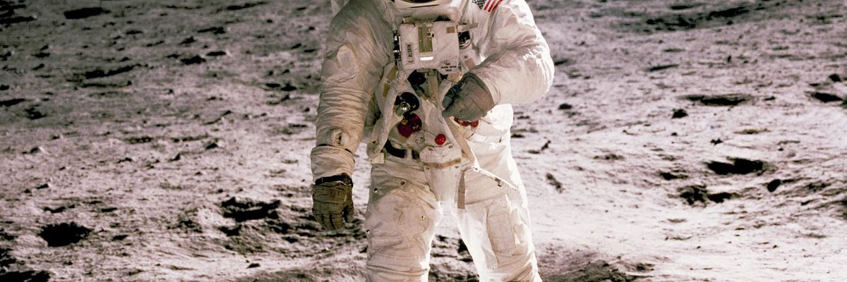 ​Buzz Aldrin, Neil Armstrong után a második űrhajós, aki a Holdra lépett 1969. július 21-én.