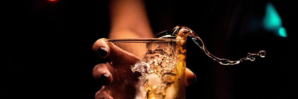 Így készül a legnépszerűbb whisky-koktél, a Penicillin
