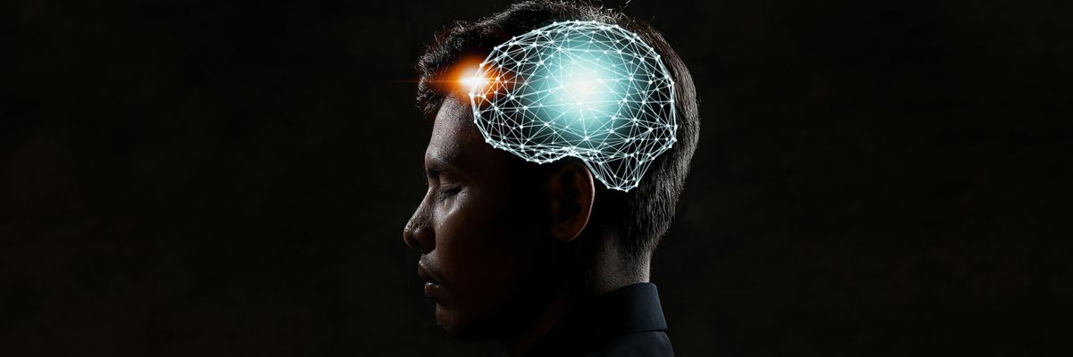 egy férfi profilja, fényes rendszerként kiemelve az agya