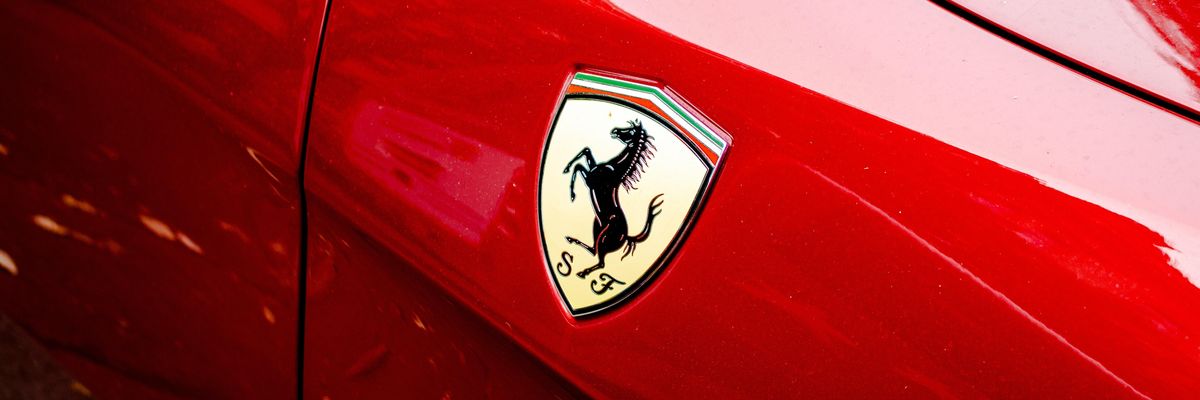 Egy Ferrari-logo.