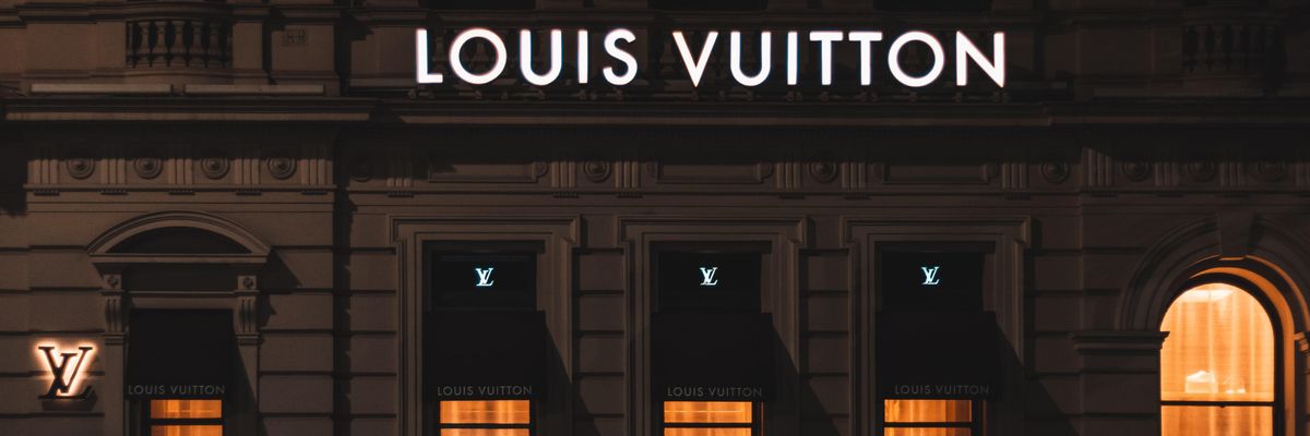 Egy Louis Vuitton bolt.