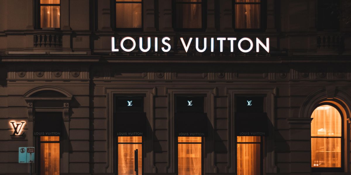 Egy Louis Vuitton bolt.
