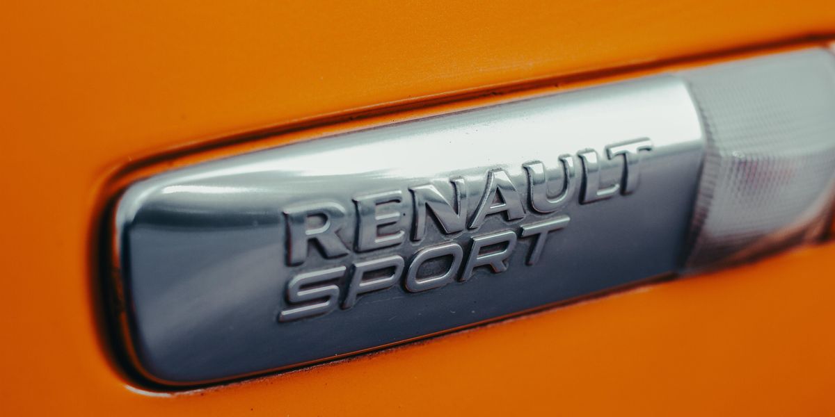 Egy Renault logo.
