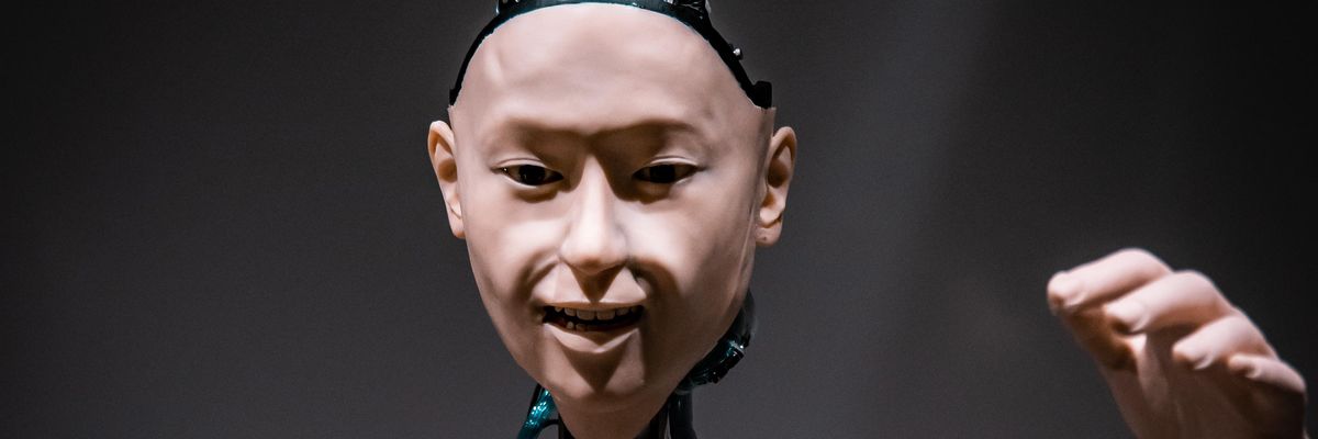 Egy robot emberi arccal.
