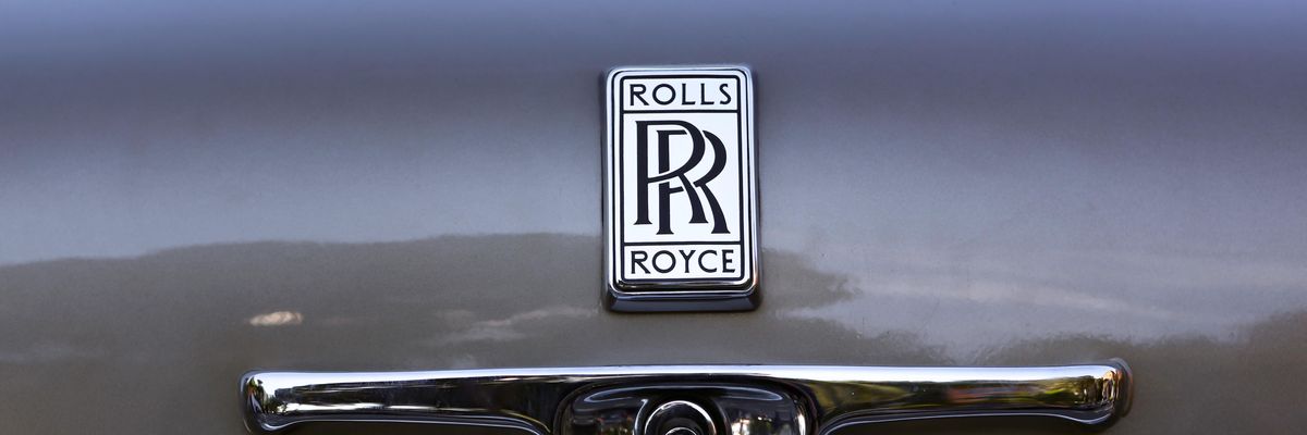 Egy Rolls-Royce logo.