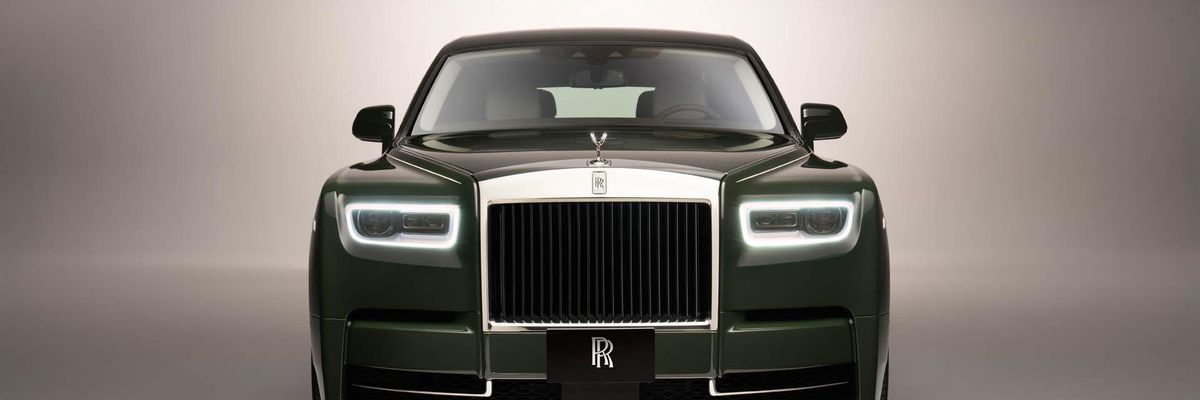 Egyedi Rolls-Royce autó zöld színben 