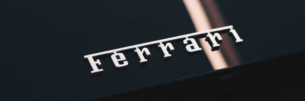 Ferrari-felirat