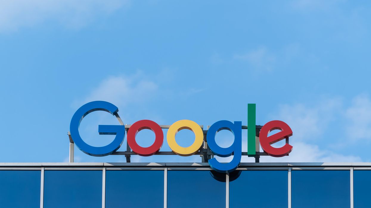Kirúgással fenyegeti oltatlan munkatársait a Google