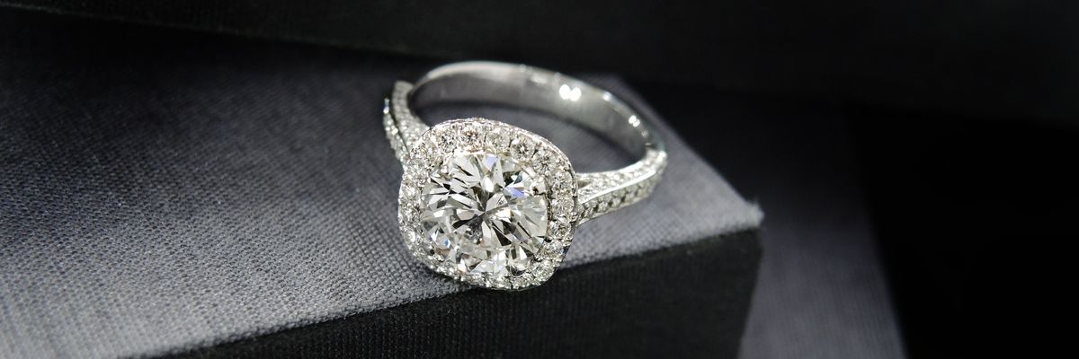 gyémánt eljegyzési gyűrű