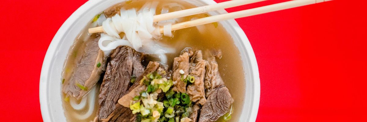 „Ez NEM igazi kínai étel" – egy étterem, ami kegyetlen őszinteséggel hirdeti a fogásait