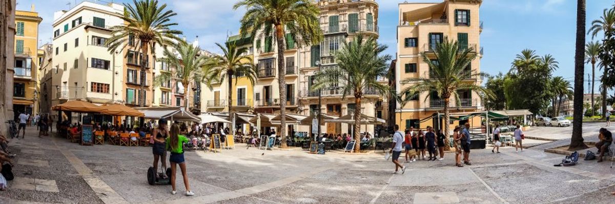 Komoly bírságot fizethetnek a turisták, ha az utcán isznak Európa bulifővárosában