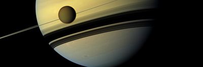 A Szaturnusz és a legnagyobb holdja, a Titán