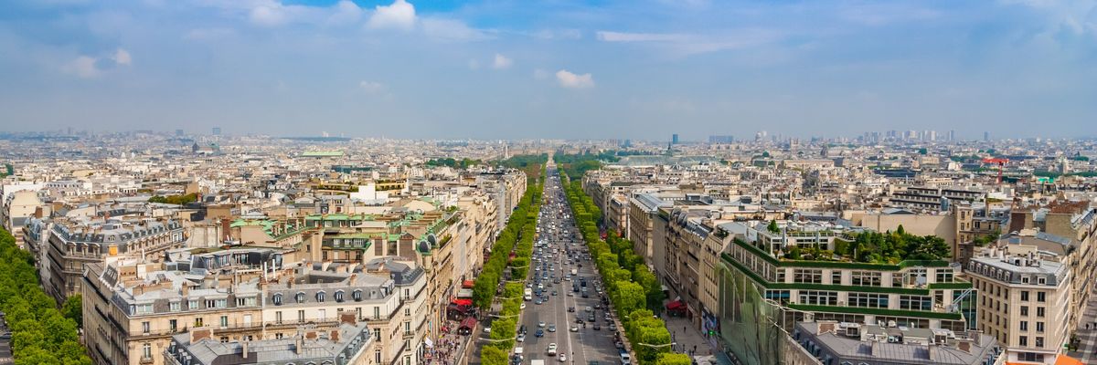 4000 ember piknikezett Párizs egyik legszebb sugárútjának közepén