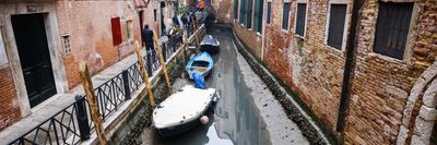 kiszáradtak Velence utcái, állnak a csónakok