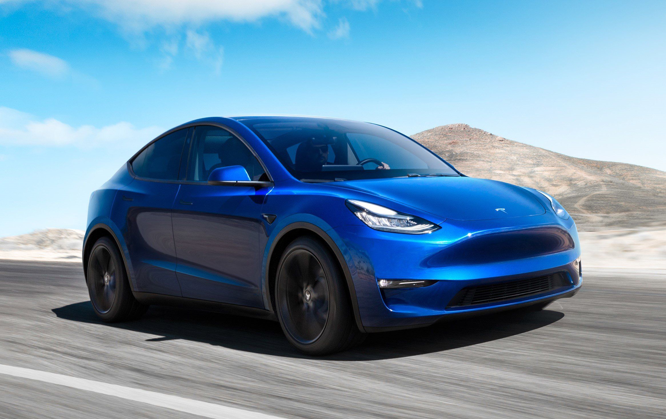 Kék Tesla Model Y Performance