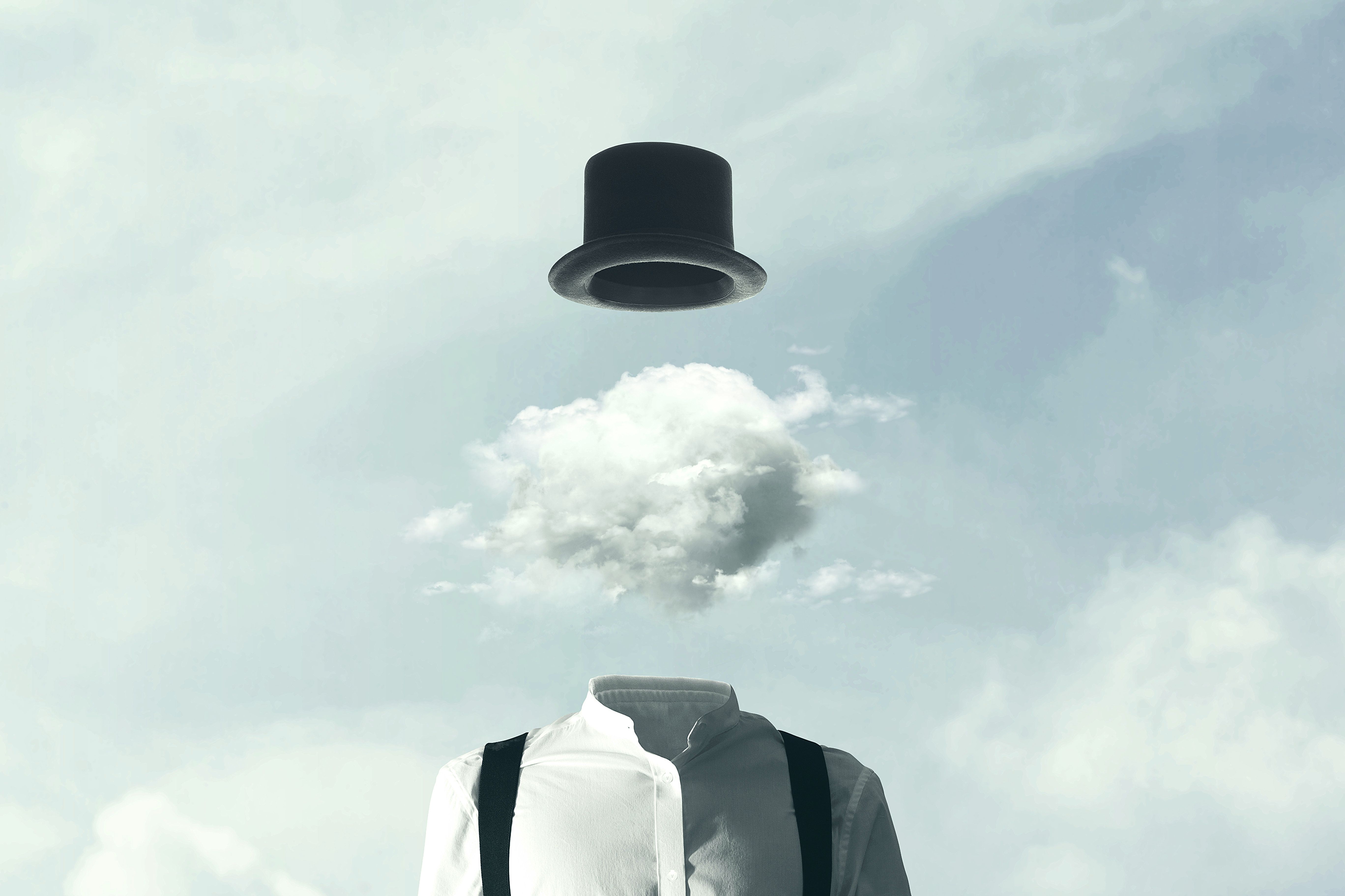 Felhő egy ing és egy kalap közt