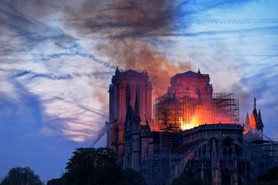 A Notre Dame lángokban