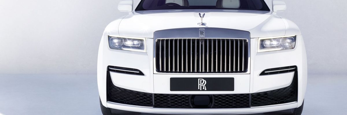 Egy évtized után újratervezték a legendás Rolls-Royce autót