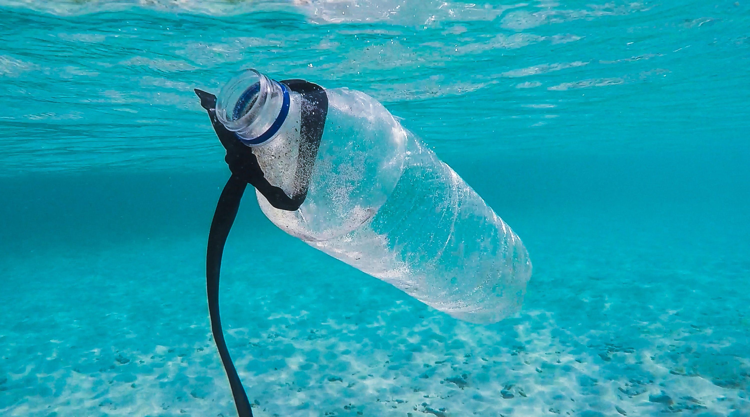 műanyag a vízben 
