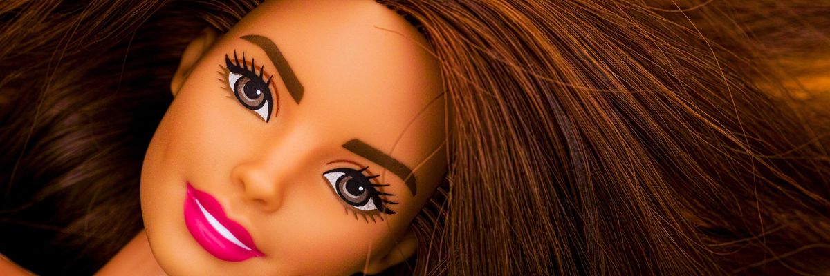 Újabb kutatás bizonyítja a Barbie baba negatív hatását a testképre
