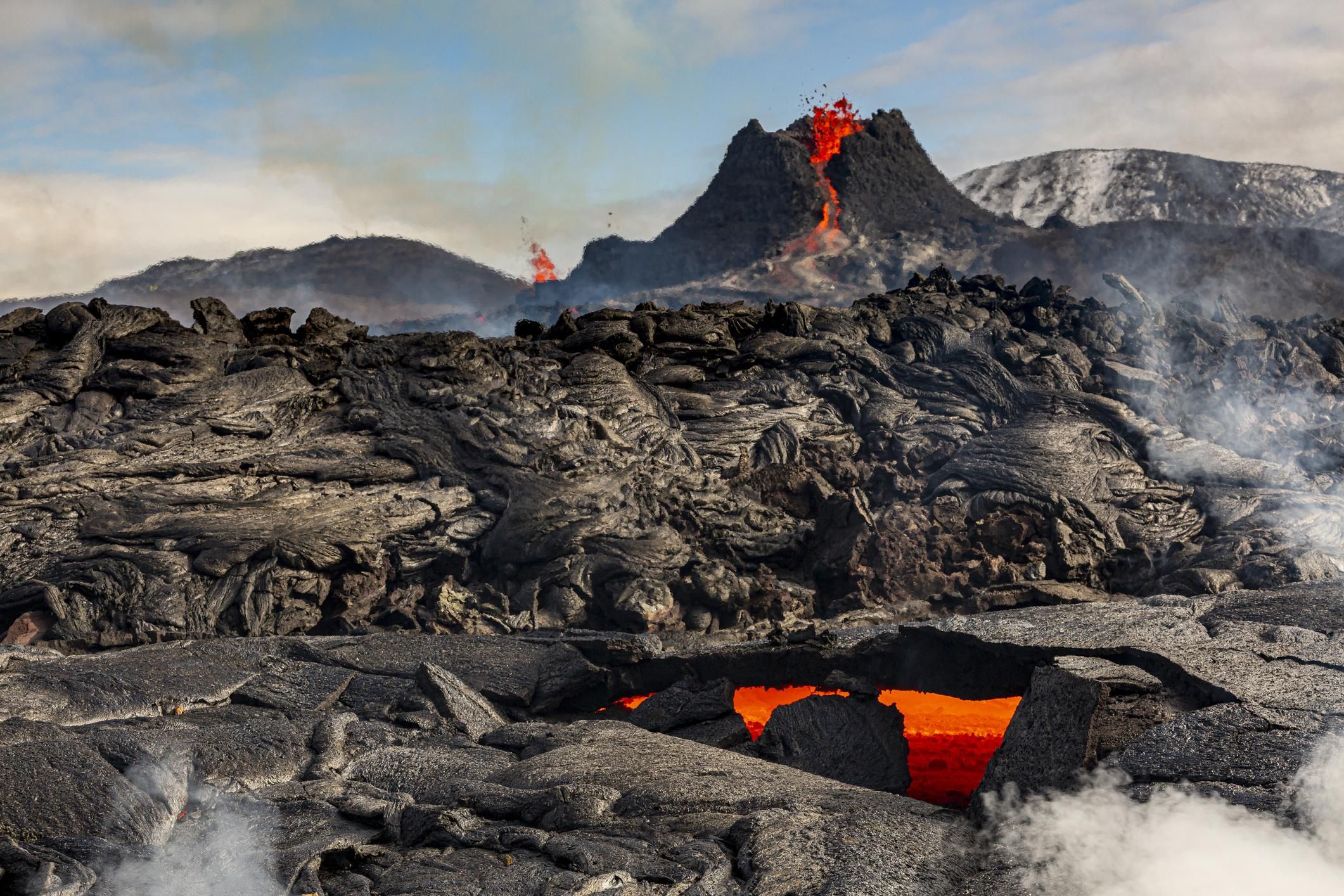 Izlandi vulkánkitörés és láva