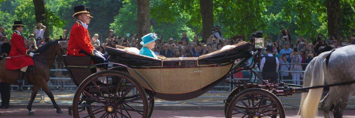 Négynapos bulit tartanak II. Erzsébet koronázásának 70. évfordulóján