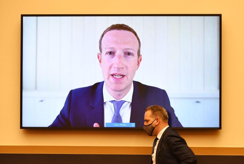 Mark Zuckerberg videóhívással jelentkezett be egy konferencián. 