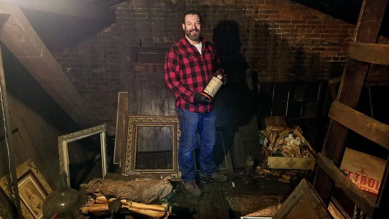 Kincsekkel teli, több mint 100 éve érintetlen titkos padlásra bukkant egy friss háztulajdonos