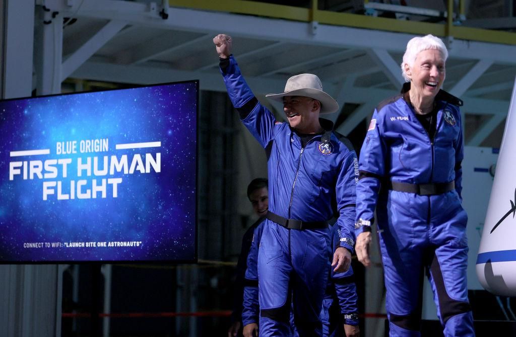 Jeff Bezos a Blue Origin sajtótájékoztatóján.