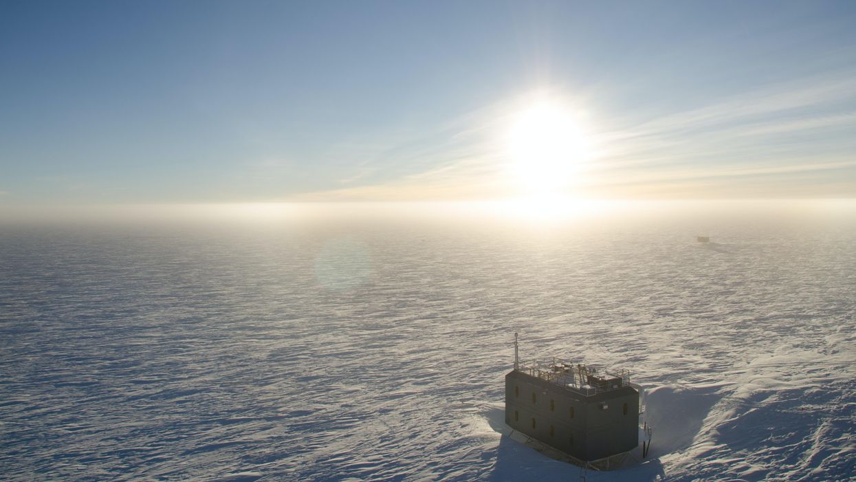 Lenyűgöző videón nézhetjük végig a Déli-sark napfelkeltéjét