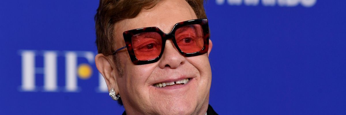Elton John az utcán? – ezzel a márkával kollaborált az énekes