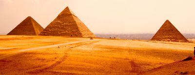 A gízai Nagy Piramisok
