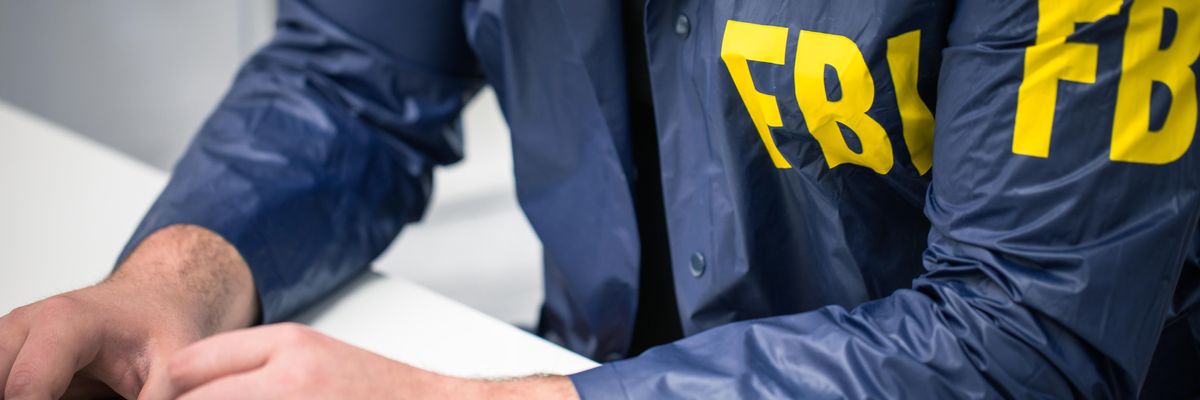Az FBI egy 83 oldalas dokumentum segítsével próbálja leleplezni a kiberbűnözőket