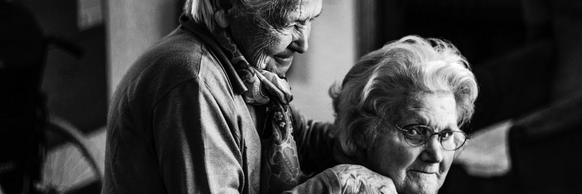 Hála az öregedésért: tényleg boldogabbak leszünk idős korunkra?