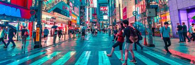 japán utca sétáló emberek