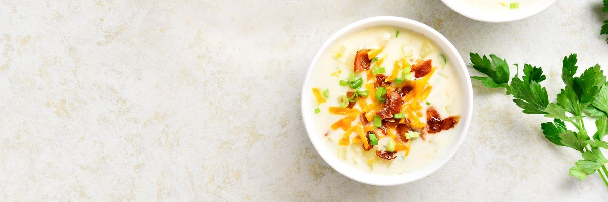 Unod a hagyományos mártásokat? Próbáld ki ezt az újhagymás bacon szósz receptet!