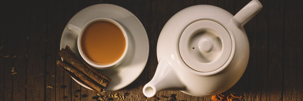 Miért isszák tejjel a teájukat a britek?