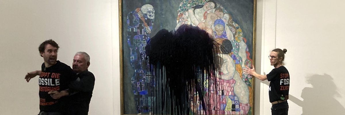 Újabb múzeumban akcióztak a klímaaktivisták, ezúttal egy Klimt-festmény volt az áldozat