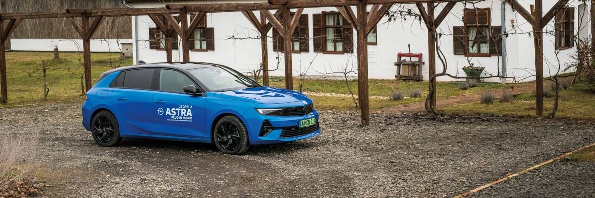 A Szekszárdi borvidék és az Opel Astra plug-in hibrid különös találkozása
