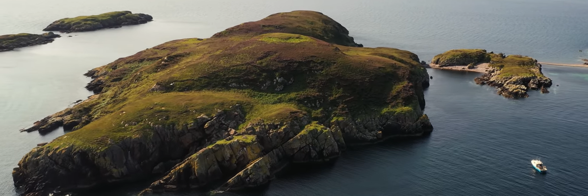 Egy kisebb lakás áráért árulnak egy skót lakatlan szigetet