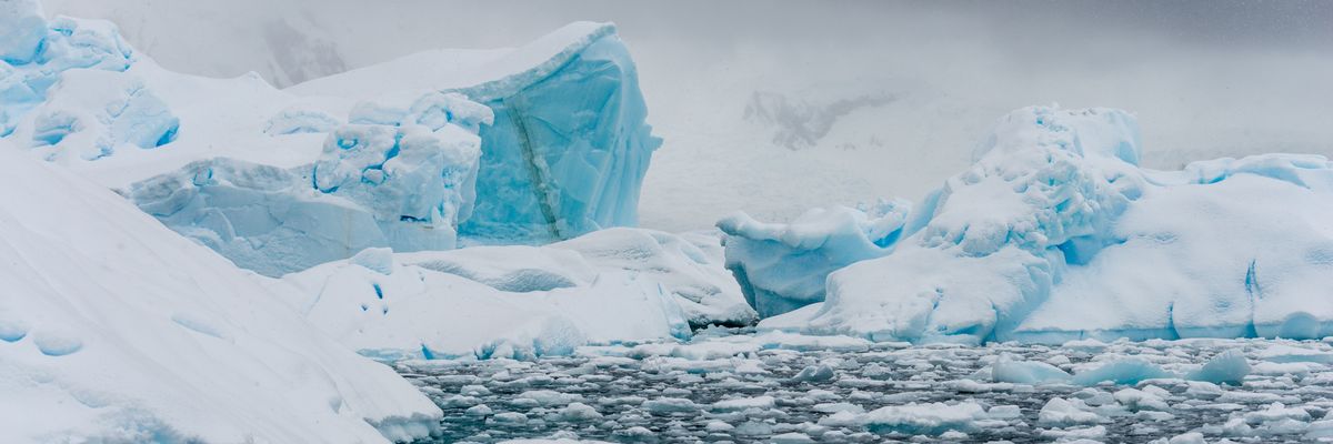 Jéghegyek az Antarktiszon