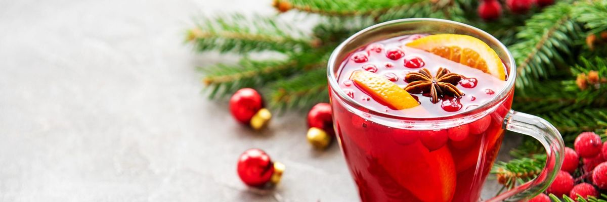karácsonyi forralt bor gyümölcsökkel